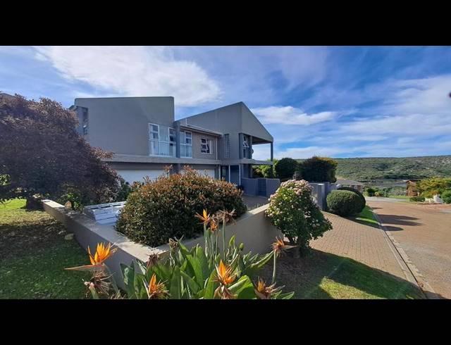 5 BEDROOM HOUSE FOR SALE IN STILBAAI-WES